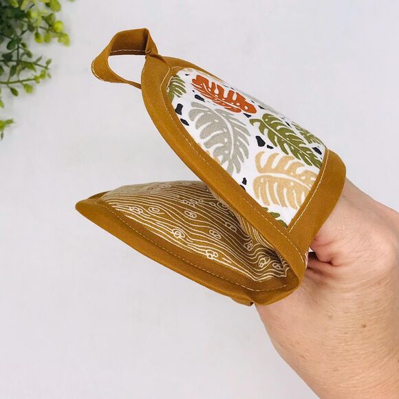 2 Finger Potholder Hot Pads, Monstera Plant, Baking Gift Cottage Core 2 Pc Set - Picture 4 of 7